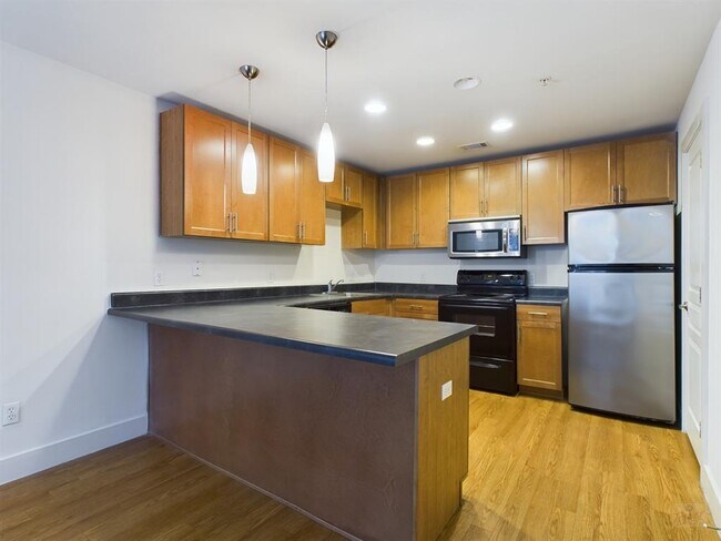 Building Photo - 711 W 32nd St