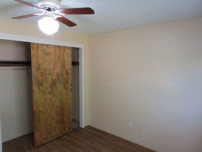 Building Photo - 3 Bedroom, 2 Bathroom Home near Middle Sch...