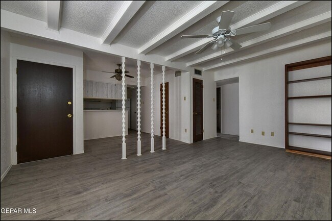 Building Photo - 6201 ESCONDIDO Dr