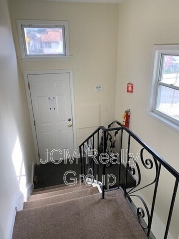 Building Photo - 161 Delhi St