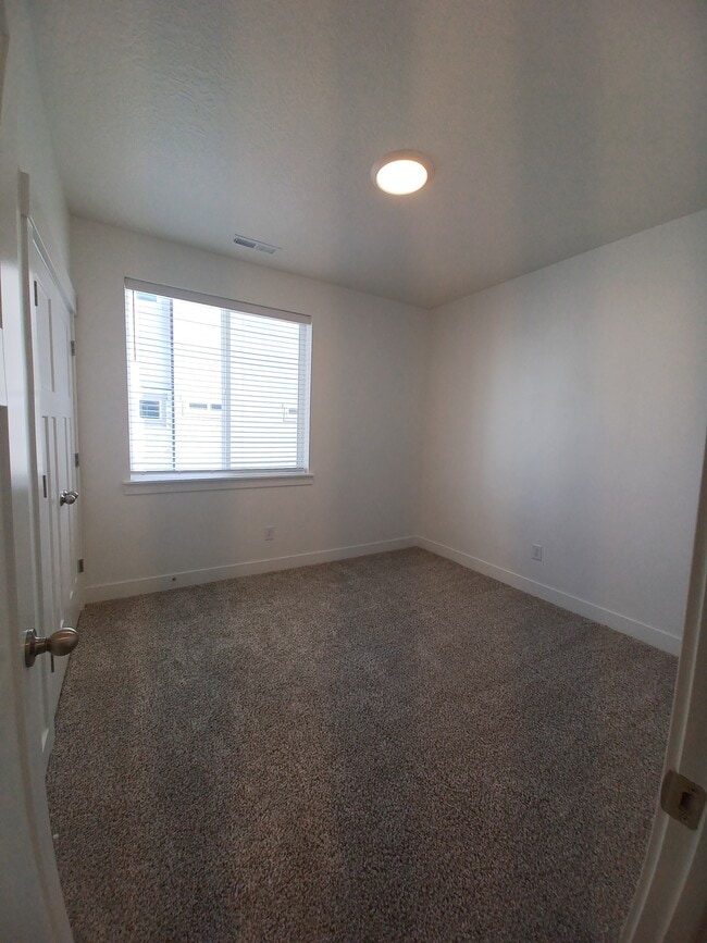 Building Photo - 1984 N 3410 W