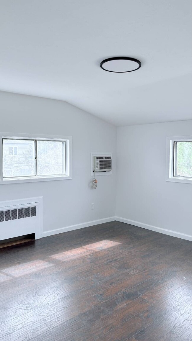 Building Photo - 20 Basket Ln