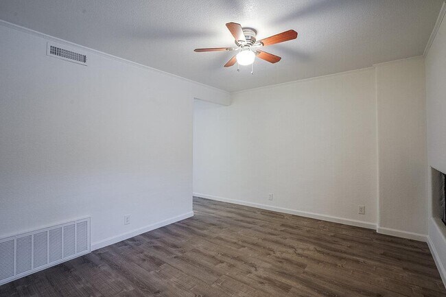 Building Photo - 7800 Northcrest Blvd