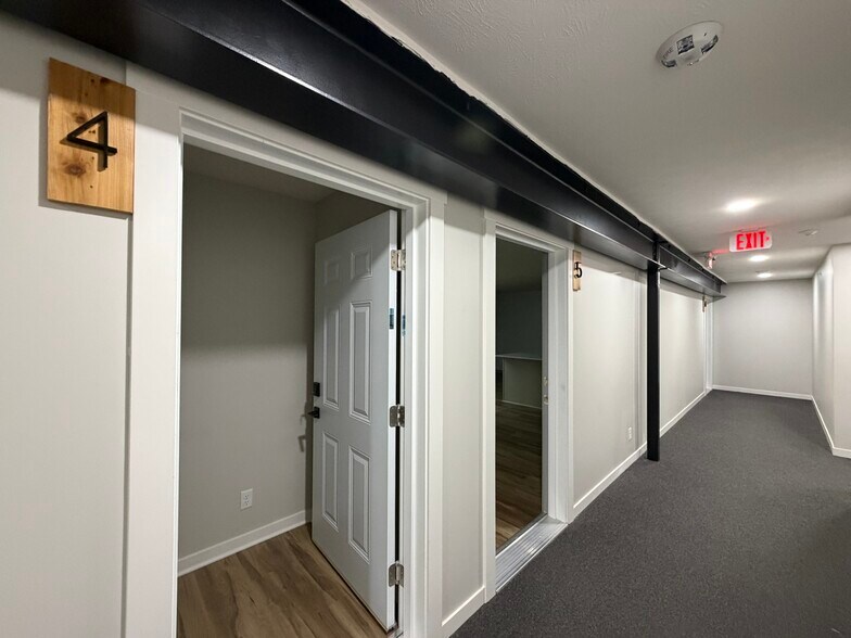 Entry Hallway - 2009 Franklin St