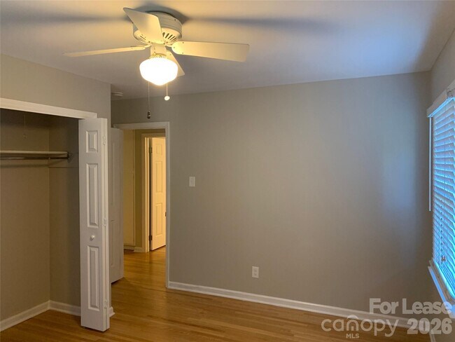 Building Photo - 1130 Cheddington Dr