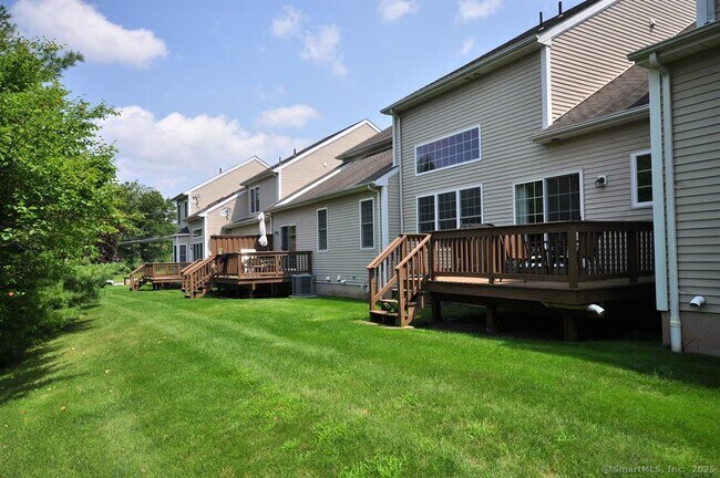 Building Photo - 12 Bogart Ln