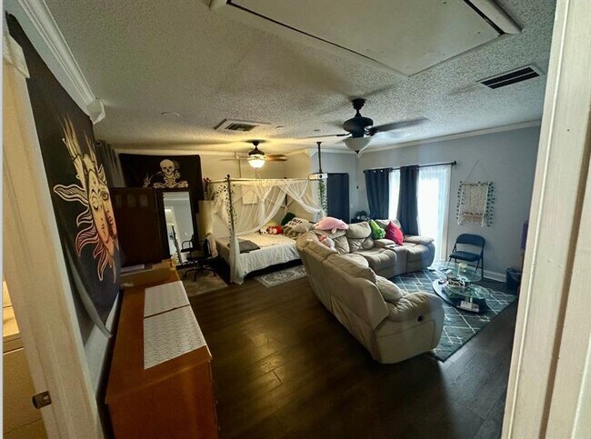 Building Photo - 8515 Plumeria Ave