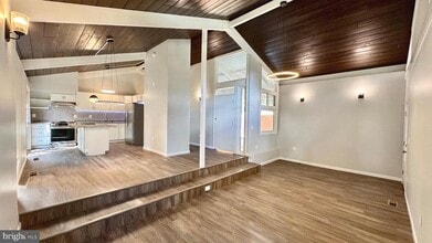 Building Photo - 2396 Yarmouth Ct