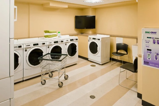 Building Photo - 10 Camelot Ct