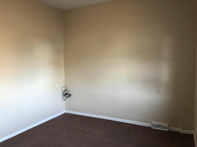 Building Photo - Spacious 2BR Apartment In Mt Oliver Area!