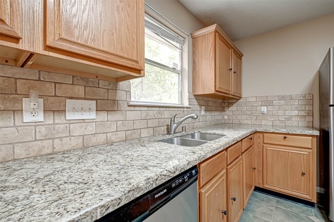 Building Photo - 3914 Crystal Pass Ct