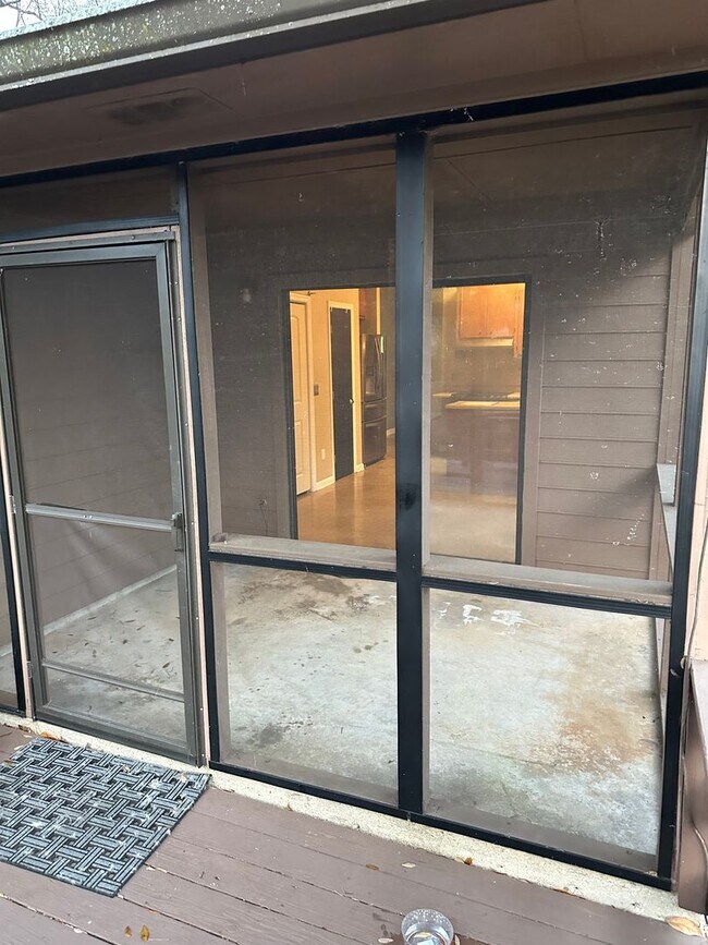 Building Photo - Great townhome in Brewster Estates!