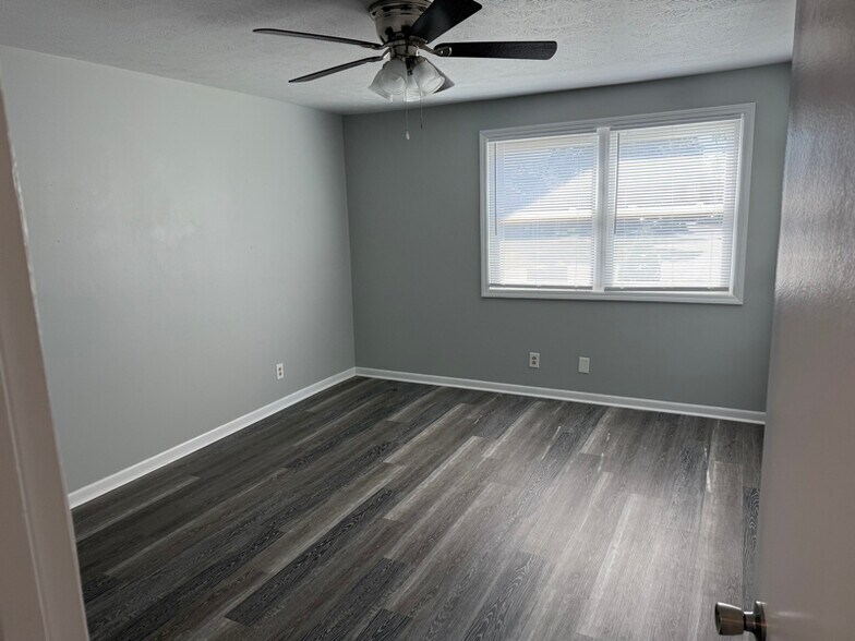 Building Photo - 2508 Redwood Ct