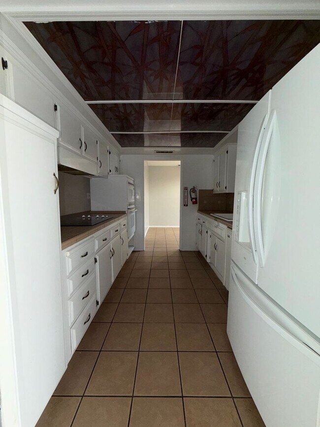 Building Photo - Beautiful 4 Bedroom House in NW Bakersfield with Pool!