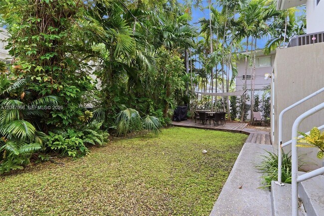Building Photo - 9881 W Bay Harbor Dr