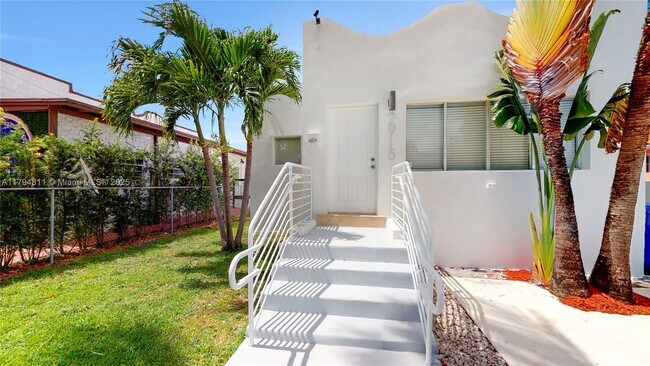 Building Photo - 2915 SW 24 St