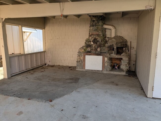 Building Photo - 25029 Minkler Rd