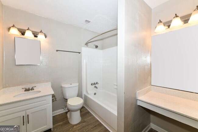 Building Photo - 1000 Belmont Park Dr SE