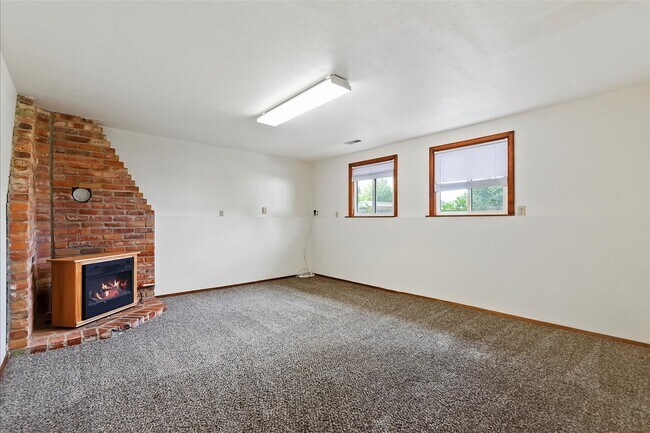 Building Photo - 6190 N Shandee Dr