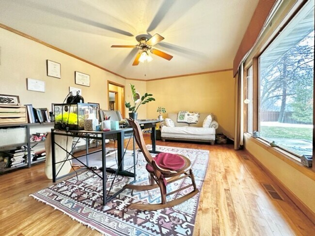 Building Photo - Beautiful / Spacious 3 Bed 3 Bath Ranch Style Single Family Home!