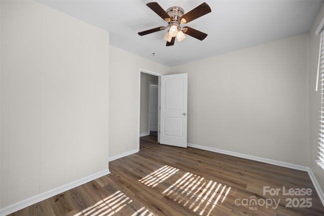 Building Photo - 807 N Morris St