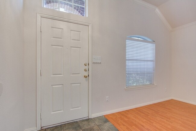 Building Photo - 1133 Hillwood Dr