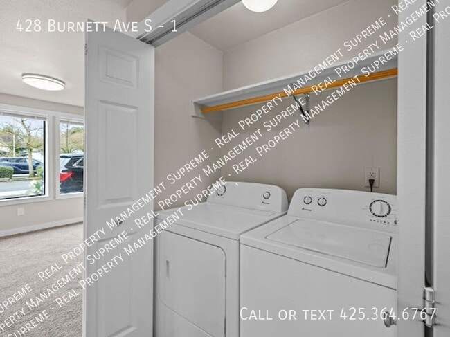 Building Photo - 428 Burnett Ave S