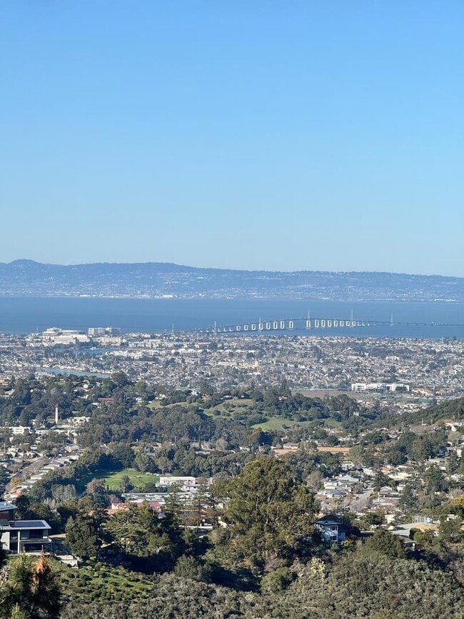 Building Photo - 27 Tulip Ln