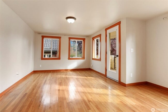 Building Photo - 3Bd/2.5Ba Seattle Townhome