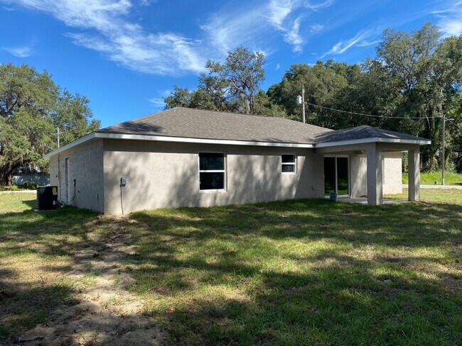 Building Photo - Custom Home - Desirable SE Ocala Neighborh...