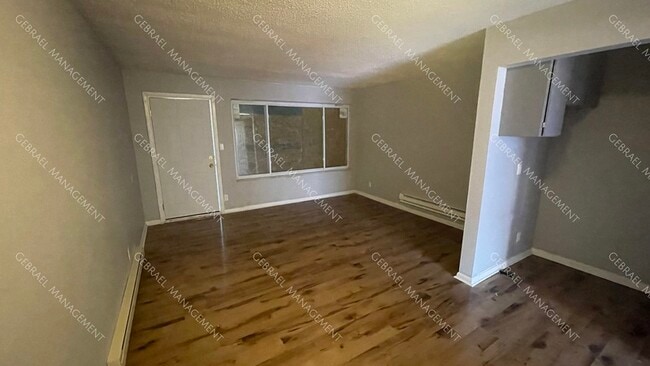 Building Photo - 10400 Whittier Ave