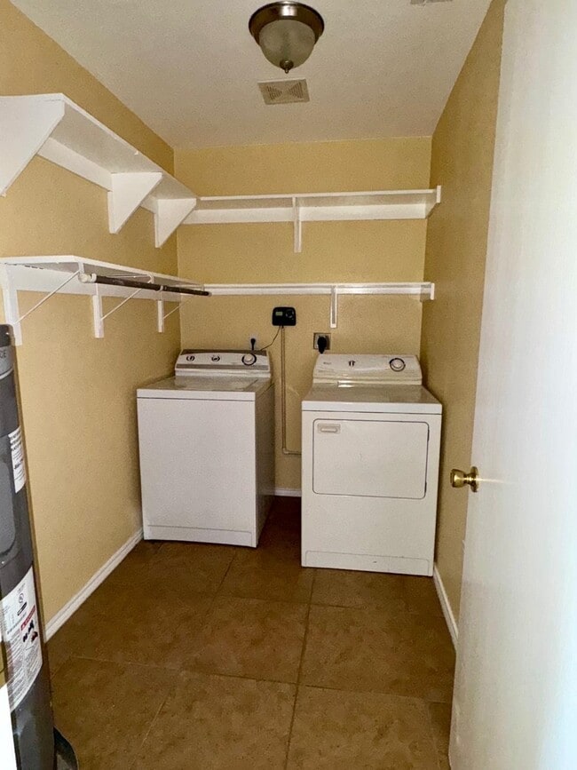 Building Photo - 3807 Katiana Dr