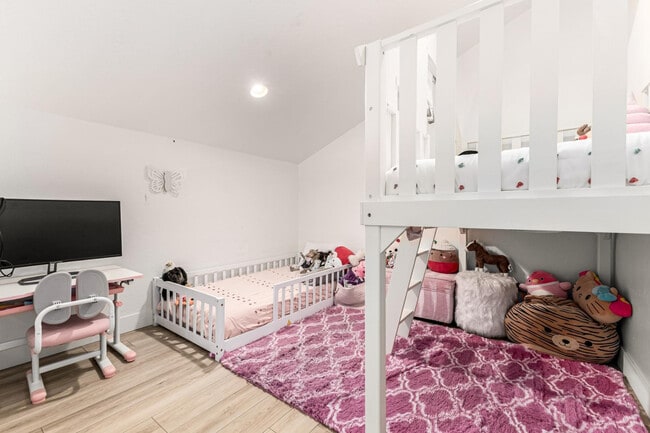 Building Photo - 2707 W Lamar Rd