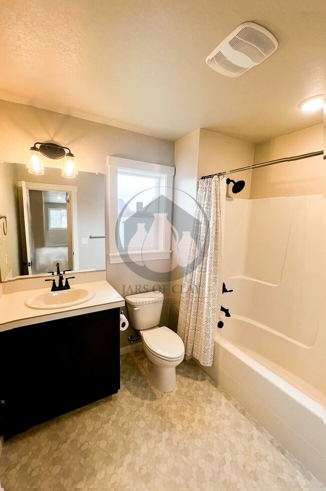 Building Photo - Beautiful Open Floor Plan Home in Dallas -...