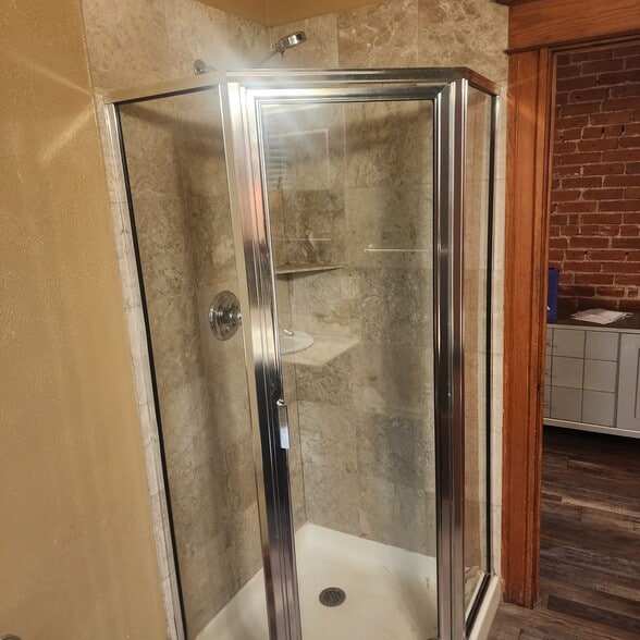 First Floor Shower - 2415 N Vine St