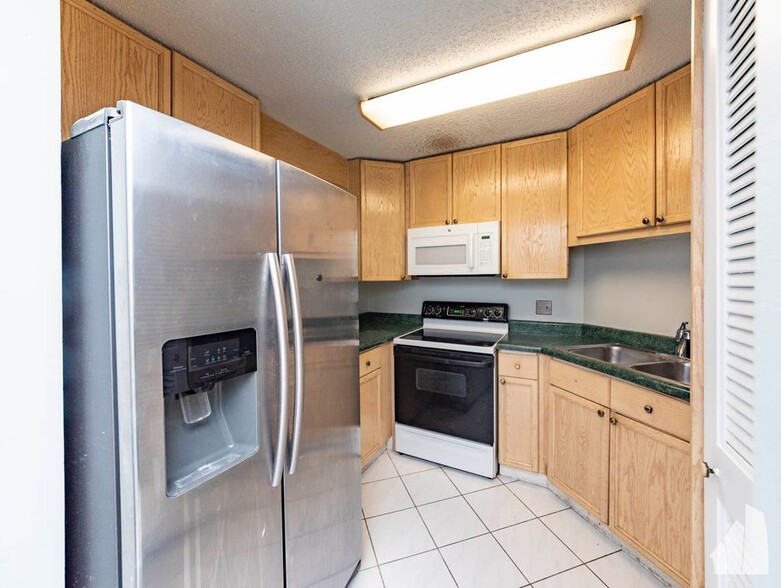 Building Photo - 195 N Harbor Dr