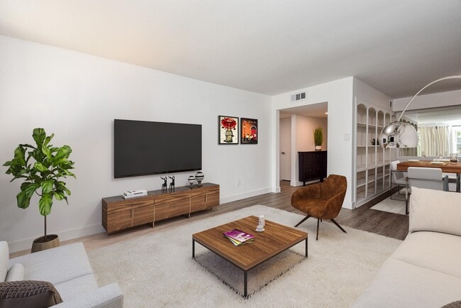 Primary Photo - 357 N Post Oak Ln