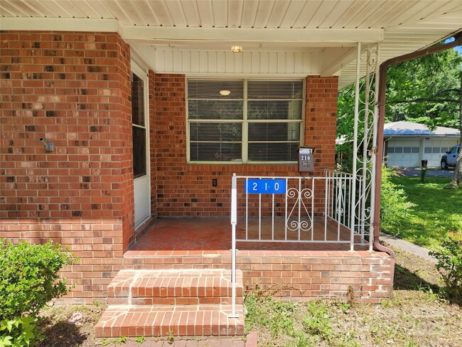 Building Photo - 210 N Salisbury Ave