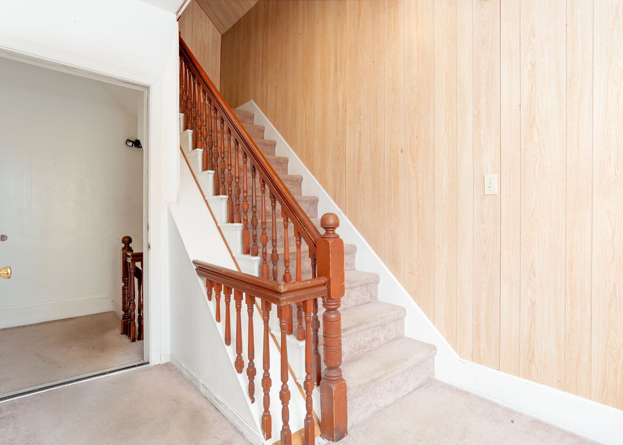 Building Photo - 18 College St