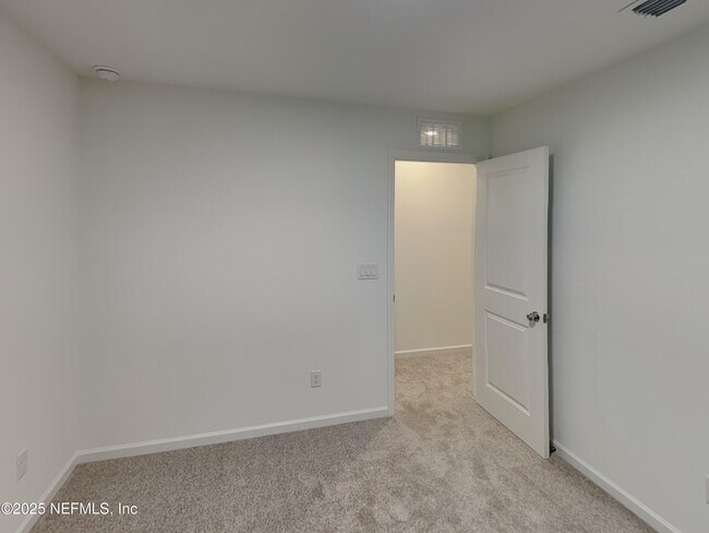 Building Photo - 586 Holly Lks Dr