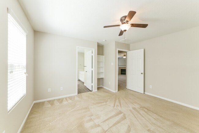 Building Photo - 9909 Hyacinth Way