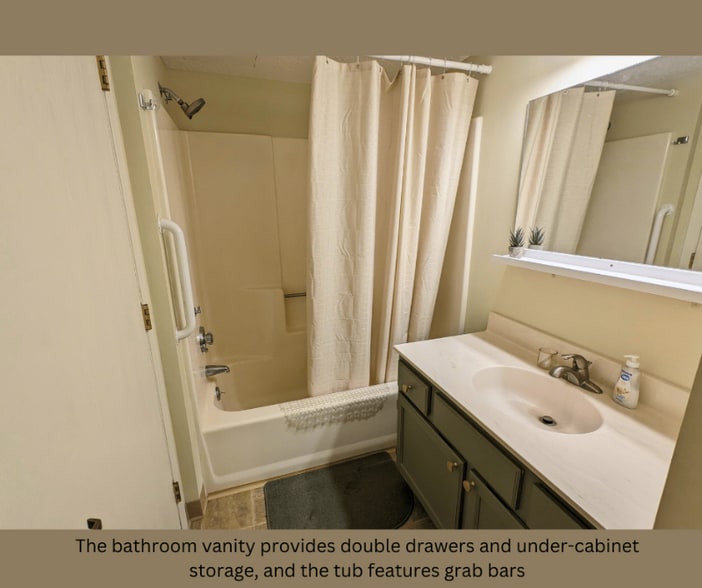 Building Photo - 6500 Woodlake Dr