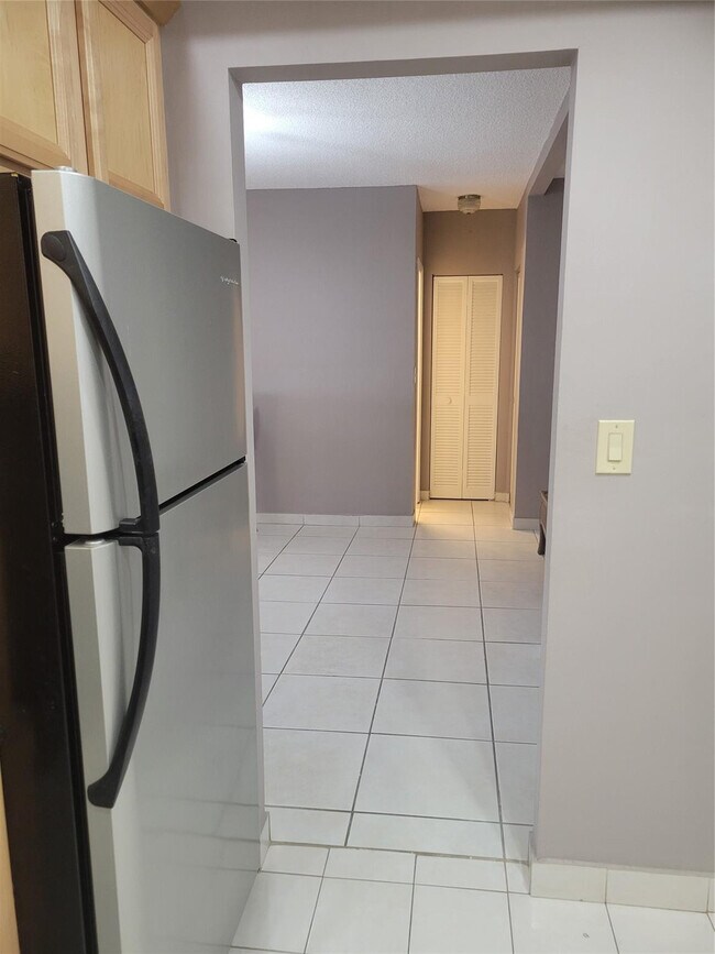 Building Photo - 1985 S Ocean Dr