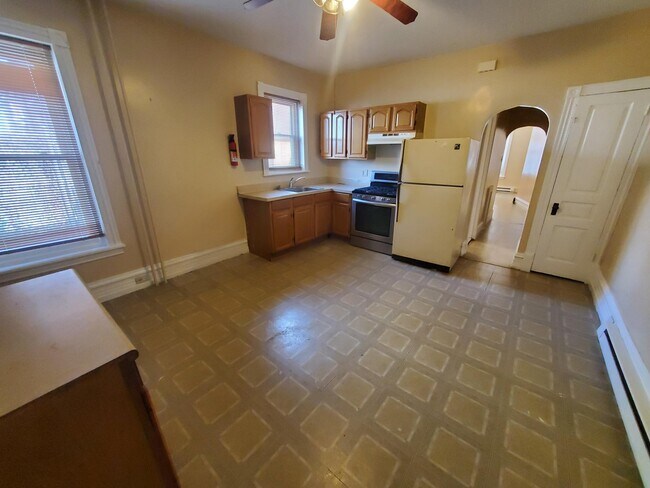 Building Photo - 638 2nd1