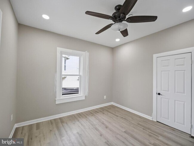 Building Photo - 6008 Addison Rd