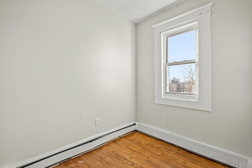 Building Photo - 30 Wainwright St