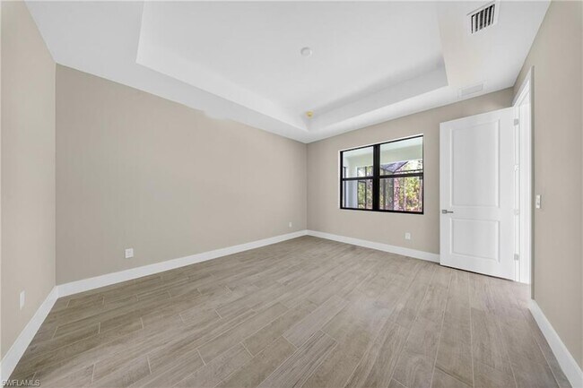 Building Photo - 1204 Moore Ave