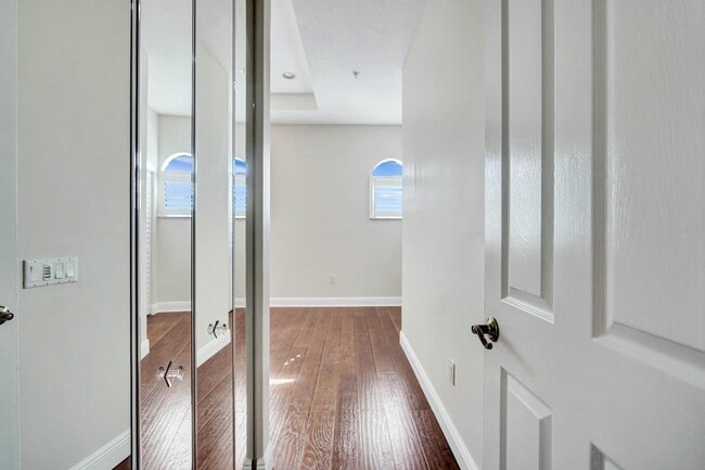 Building Photo - 1252 Piazza Antinori