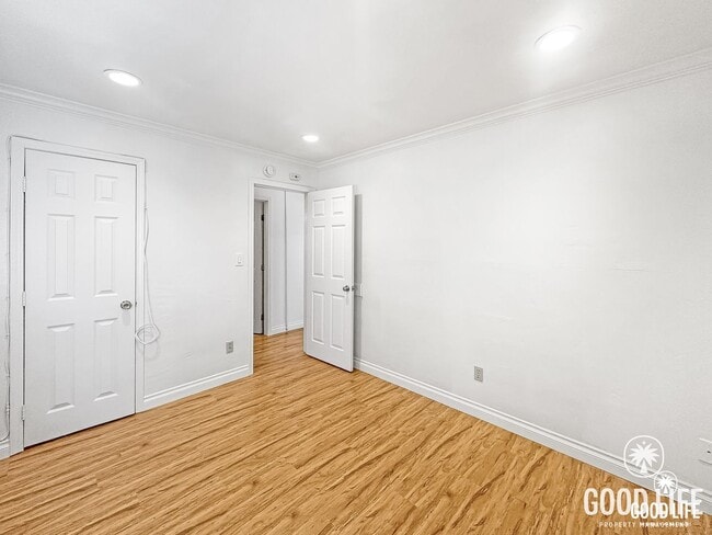 Building Photo - Fond Du Lac Ave