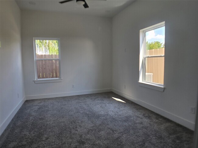 Building Photo - 9808 Pelsey St